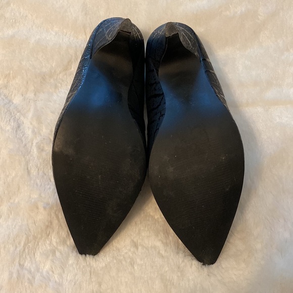 BKE Heels, size 8.5, textured material with leopard print details - Picture 3 of 6